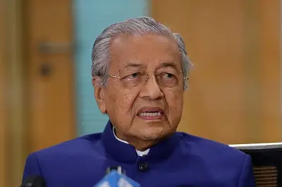 মাহাথিরের ১০১তম জন্মদিনে আক্ষেপ: দেশের জন্য কিছু অর্জন করতে পারিনি