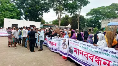 মেঘনায় গৃহবধূ মীম হত্যার প্রতিবাদে এলাকাবাসীর মানববন্ধন