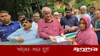 পাহাড় ধসে নিহতদের পরিবারকে এমপি জেরীর আর্থিক সহায়তা