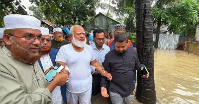 জামায়াত আমিরের বন্যাকবলিত বাঁশখালী পরিদর্শন ও ত্রাণ বিতরণ