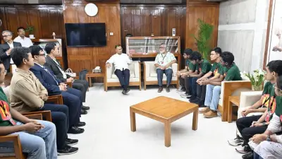 প্রধানমন্ত্রীর সঙ্গে স্বর্ণপদকজয়ী শিক্ষার্থীদের সাক্ষাৎ
