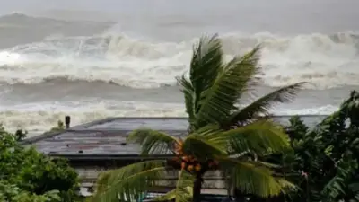 ঢাকায় হালকা বৃষ্টির সম্ভাবনা, ১২ অঞ্চলে ঝড়ের সতর্কতা