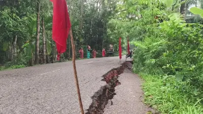 টানা বর্ষণে বাবুগঞ্জে আঞ্চলিক সড়ক ধস, ব্যাহত যানবাহন চলাচল