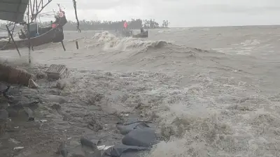 ৮ অঞ্চলে তীব্র ঝড়ের পূর্বাভাস, নদীবন্দরে সতর্কসংকেত