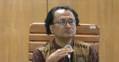 শেখ হাসিনা পরাজিত চেহারা দেখাতে কুণ্ঠিত: তথ্য উপদেষ্টা