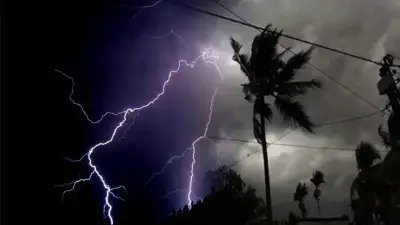 ঢাকাসহ ১৭ অঞ্চলে ঝড়ের সতর্কতা, বৃষ্টি অব্যাহত থাকার পূর্বাভাস