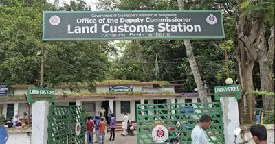 আখাউড়া স্থলবন্দর দিয়ে পর্যটক ভিসায় ভারতে যাত্রা শুরু