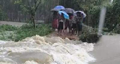 কক্সবাজারে বন্যায় দুই শিশুর মৃত্যু, আটকা ৩ লাখের বেশি মানুষ