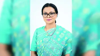 বর্ষাকালে নিরাপদ যাত্রায় ব্যাগে যা রাখবেন জরুরি প্রয়োজনীয় জিনিসপত্র