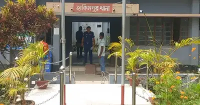 দিনাজপুরে বিয়ের দাবিতে ৬০ বছর বয়সী বৃদ্ধের বাড়িতে অনশন ৪৮ বছর বয়সী নারীর