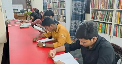 গাইবান্ধায় তরুণের উদ্যোগে টিনের ঘরে ‘বই ঘর পাঠাগার’, জ্ঞানের আলো ছড়াচ্ছে গ্রামে