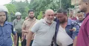 আগৈলঝাড়ায় গ্রেপ্তার আসামির মৃত্যুর গুজবে থানায় হামলা, আহত ১২