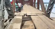 কুড়িগ্রামে ১৪০ বছরের পুরনো সেতুর পাটাতন ভেঙে যানবাহন চলাচল বন্ধ