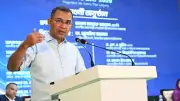 ২৫ হাজার মিডওয়াইফ নিয়োগ দেবেন প্রধানমন্ত্রী, রসিকতা করলেন স্বাস্থ্য নিয়ে