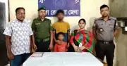 কমলাপুর স্টেশনে হারানো শিশু হাসিবকে বাবার কাছে ফিরিয়ে দিল আনসার