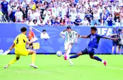 বিশ্বকাপে আর্জেন্টিনার নাটকীয় জয়ে কোচের চোখে পানি