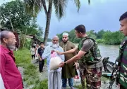 চট্টগ্রামের বন্যায় উদ্ধার অভিযানে সেনাবাহিনী, ৪ লাখ মানুষ পানিবন্দী