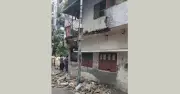 মোহাম্মদপুরে ভবনের বারান্দার রেলিং ধসে আতঙ্ক, হতাহত নেই