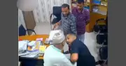 বরিশালে হাউজিং কোম্পানির এমডিকে লাঞ্ছিত করে চেক স্বাক্ষর আদায়ের ভিডিও ভাইরাল