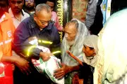 যুবদল সভাপতি মোনায়েম মুন্নার বাঁশখালী ও সাতকানিয়ায় ত্রাণ বিতরণ