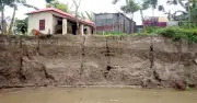 ব্রহ্মপুত্রের ভাঙনে শ্যামপুরের অর্ধশতাধিক পরিবার হুমকির মুখে