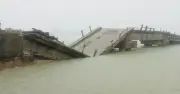 কক্সবাজারে টানা বৃষ্টিতে সেতু ধস, চলাচল বন্ধ