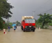 চট্টগ্রাম-কক্সবাজার মহাসড়ক পানিতে তলিয়ে গেছে, যান চলাচলে বিঘ্ন