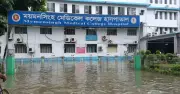 ময়মনসিংহে রাতভর বৃষ্টিতে শিশুর মৃত্যু, নগরজীবন স্থবির