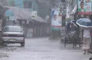 মাদারীপুরে টানা বৃষ্টিতে জলাবদ্ধতা, দুর্ভোগে নগরবাসী