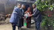 বাঁশখালীতে বন্যার্ত ৫০ পরিবারকে ত্রাণ দিল প্রথম আলো বন্ধুসভা