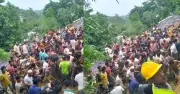 কক্সবাজারে পাহাড়ধসে রোহিঙ্গা মাদ্রাসার পাঁচ শিক্ষার্থী নিহত