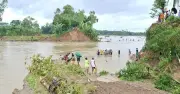 হবিগঞ্জে বন্যা: বাঁধ ভেঙে প্লাবিত ২০ গ্রাম, দুর্বল বাঁধের জন্য অবৈধ বালু উত্তোলনকে দায়ী করছেন স্থানীয়রা