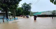 খাগড়াছড়িতে বন্যায় সড়ক যোগাযোগ বিচ্ছিন্ন, ২৫ পরিবর্র আশ্রয়কেন্দ্রে