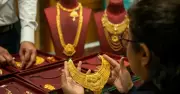 ভারতে সোনার দাম কমায় পুরোনো স্বর্ণ বিক্রি বেড়েছে ৪৩%
