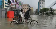টানা বৃষ্টি ও উজানের ঢলে বন্যা-পাহাড়ধসের ঝুঁকি, ১৭ জেলায় সতর্কতা