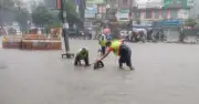 রাজধানীতে ভারী বৃষ্টিতে জলাবদ্ধতা, ডিএসসিসির জরুরি দল মাঠে