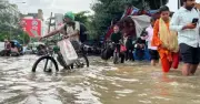 রাজধানীতে মুষলধারে বৃষ্টি, জলাবদ্ধতায় দুর্ভোগ