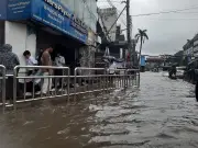 রাজধানীতে ভারী বৃষ্টি, বিজয় সরণিতে পানি জমে শিক্ষার্থী-অফিসগামীদের দুর্ভোগ
