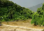 ভারী বর্ষণে ছয় নদীর পানি বিপদসীমার ওপরে, বন্যার শঙ্কা