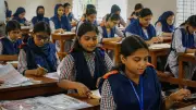 এইচএসসি পরীক্ষা ২০২৬: কেন্দ্রমুখী পরীক্ষার্থীদের নানা মুহূর্ত