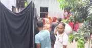 বিদ্যুৎস্পৃষ্ট স্ত্রীকে বাঁচাতে গিয়ে স্বামীর মৃত্যু