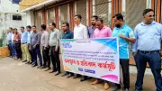 নোয়াখালীতে ল্যাবএইড ফার্মার কর্মীদের ১১ দফা দাবিতে অবস্থান কর্মসূচি