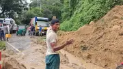 টানা বৃষ্টিতে চট্টগ্রাম-রাঙামাটি সড়কে পাহাড়ধস, যান চলাচল বন্ধ