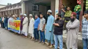নেত্রকোনায় মেডিকেল কলেজের স্থায়ী ক্যাম্পাসের দাবিতে মানববন্ধন ও বিক্ষোভ