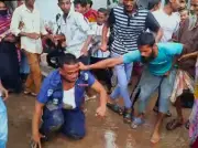 আগৈলঝাড়ায় আসামির মৃত্যুর গুজবে থানায় হামলা, গ্রেপ্তার ১৮