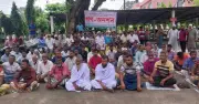 রংপুরে আলুচাষিদের ক্ষোভ: ঠান্ডা মালিকদের ভাড়া বৃদ্ধির প্রতিবাদে অনশন