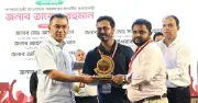 প্রধানমন্ত্রী তারেক রহমানের হাতে জুলাই স্মৃতি স্মারক গ্রহণ