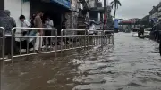 বৃষ্টি আর কেরানি পরেশ দত্ত: ঢাকার প্লাবিত রাস্তায় এক কলামিস্টের আত্মকথা