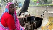 বৃষ্টির কারণে ফুটপাতের দোকানিরা দিশেহারা, আয় শূন্যের কোঠায়