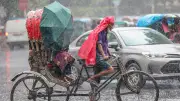 ঢাকায় বৃষ্টিতে নগরজীবনে ব্যাঘাত ও দুর্ভোগ